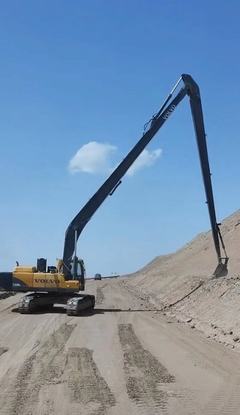 新乡20米加长臂挖掘机出租楼房桥墩深基础开挖施工鼎合机械